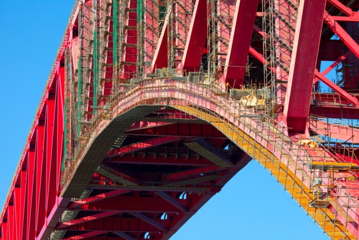 【安定収入】インフラ需要拡大で注目される橋梁塗装工の将来性分析